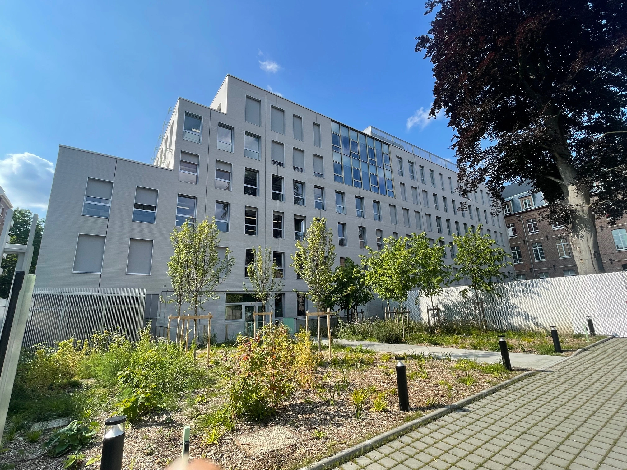 Bâtiment JUNIA et ses aménagements paysagers
