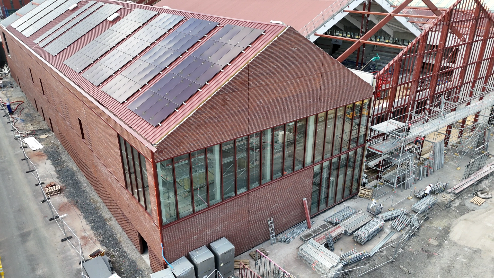 Vue aérienne en trois quarts du chantier de la Nouvelle piscine de Lille